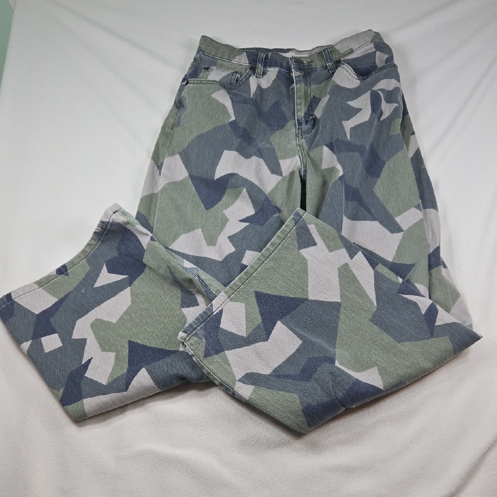Girls opshop Moto Bell Bottom, Wide Legs Camouflage Jeans